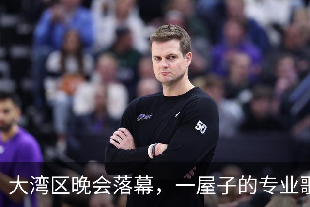 大湾区晚会落幕，一屋子的专业歌手，竟然唱不过两个跨界的演员